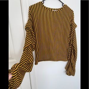 Striped boxy top with rushing sleeves